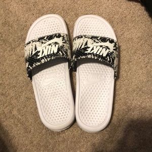 Nike women’s slides